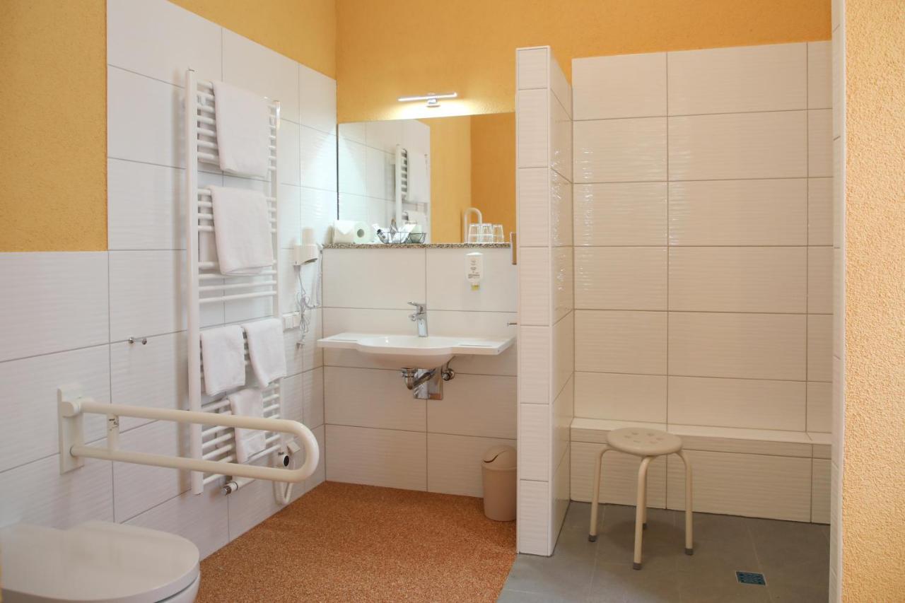Hotel Zur Kulturweberei Finsterwalde Bagian luar foto